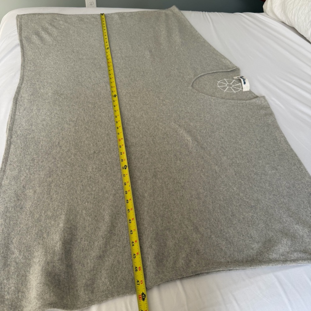 Seaton 100% Cashmere Luxury Heather Gray V-Neck Poncho Sweater - Picture 15 of 15